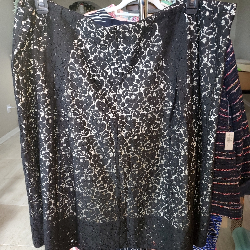 TALBOTS black lace Skirt. Size 24W
